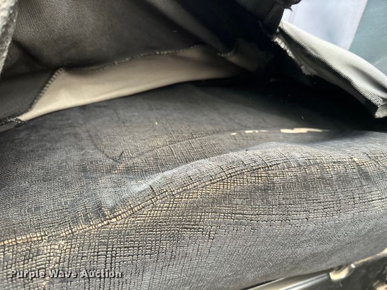 image for item DT6444 1999 Freightliner truck cab and chassis