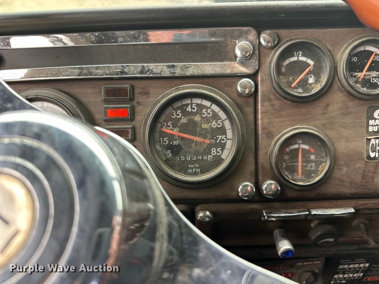 image for item DT6444 1999 Freightliner truck cab and chassis