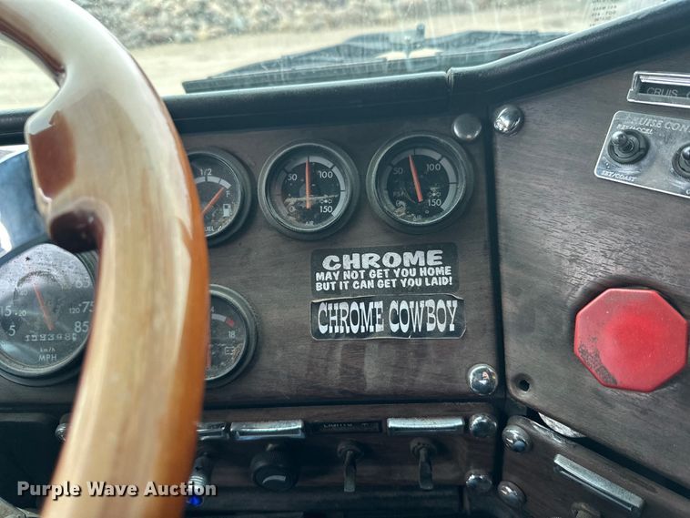 image for item DT6444 1999 Freightliner truck cab and chassis