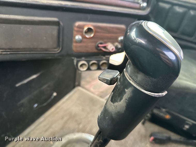 image for item DT6444 1999 Freightliner truck cab and chassis