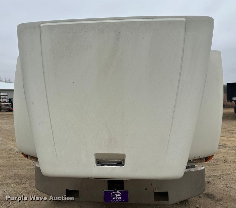 image for item DT6444 1999 Freightliner truck cab and chassis