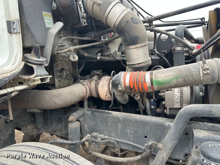 image for item DT6444 1999 Freightliner truck cab and chassis