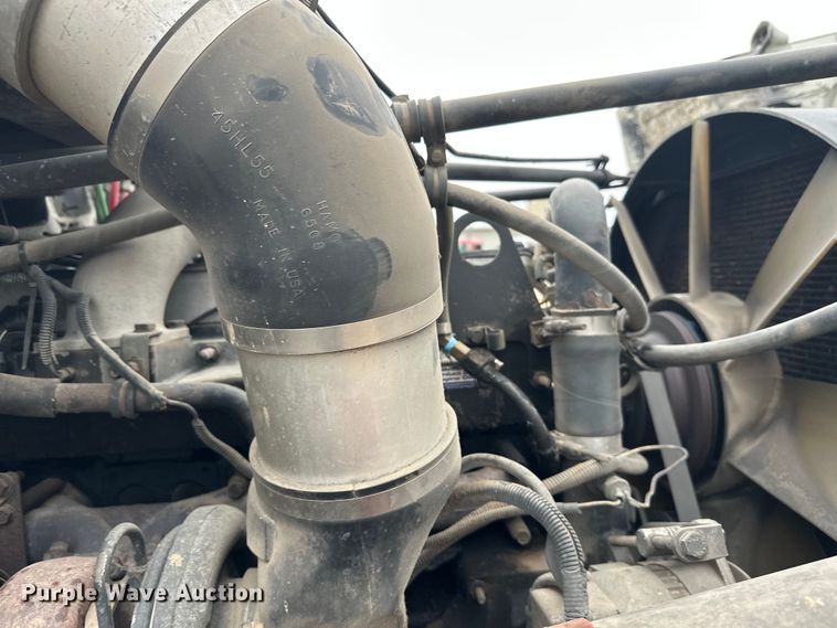 image for item DT6444 1999 Freightliner truck cab and chassis