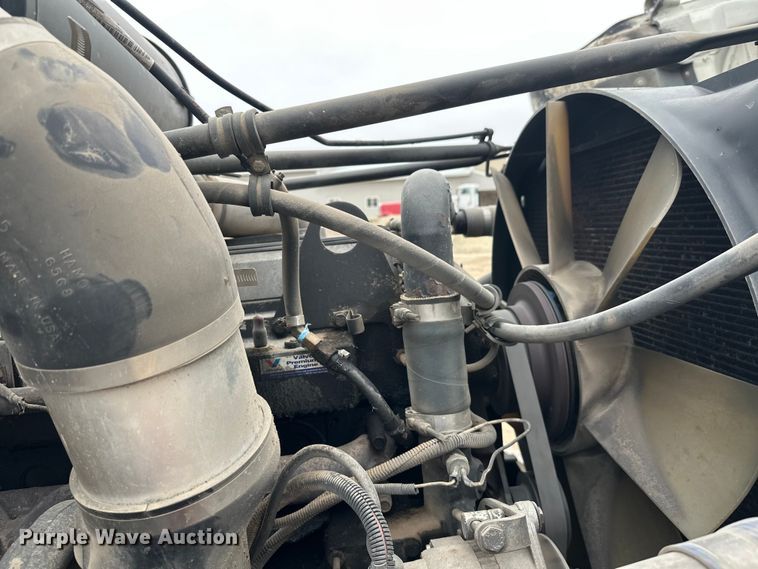 image for item DT6444 1999 Freightliner truck cab and chassis