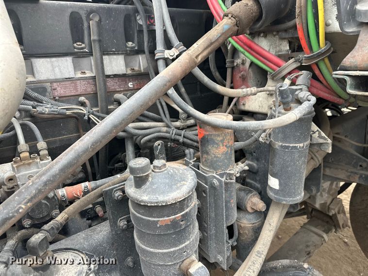 image for item DT6444 1999 Freightliner truck cab and chassis