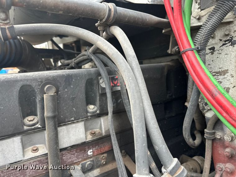 image for item DT6444 1999 Freightliner truck cab and chassis