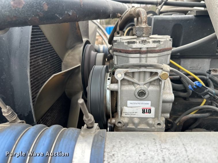 image for item DT6444 1999 Freightliner truck cab and chassis