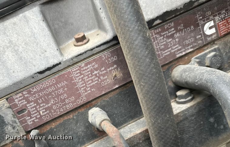 image for item DT6444 1999 Freightliner truck cab and chassis