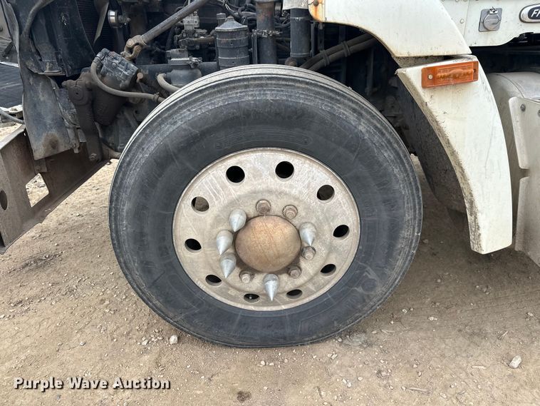 image for item DT6444 1999 Freightliner truck cab and chassis