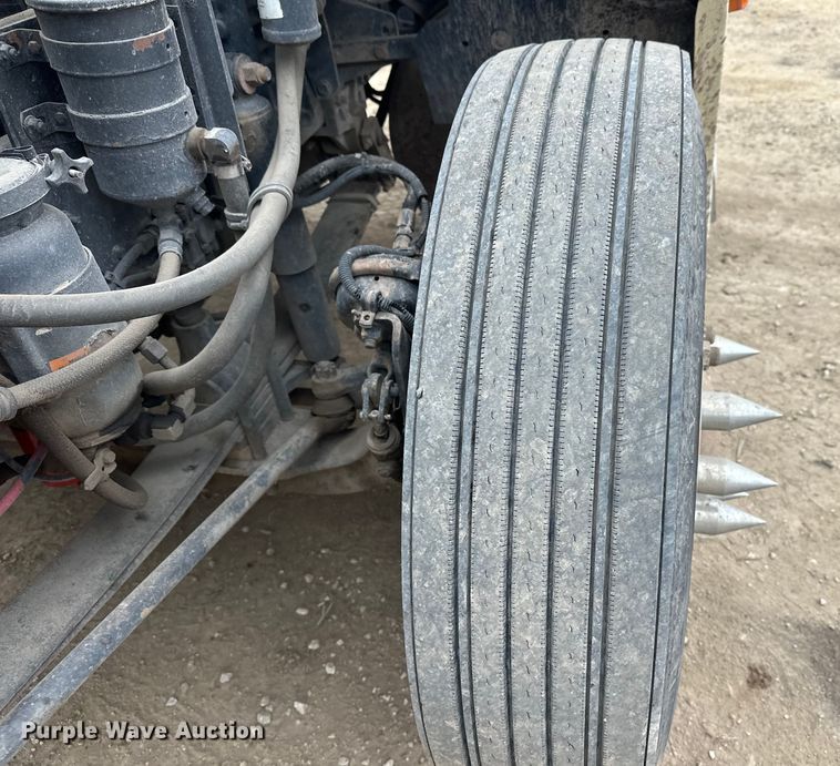 image for item DT6444 1999 Freightliner truck cab and chassis