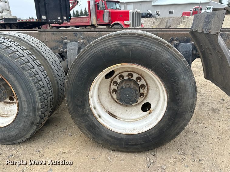 image for item DT6444 1999 Freightliner truck cab and chassis