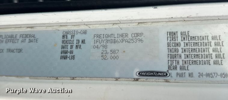 image for item DT6444 1999 Freightliner truck cab and chassis