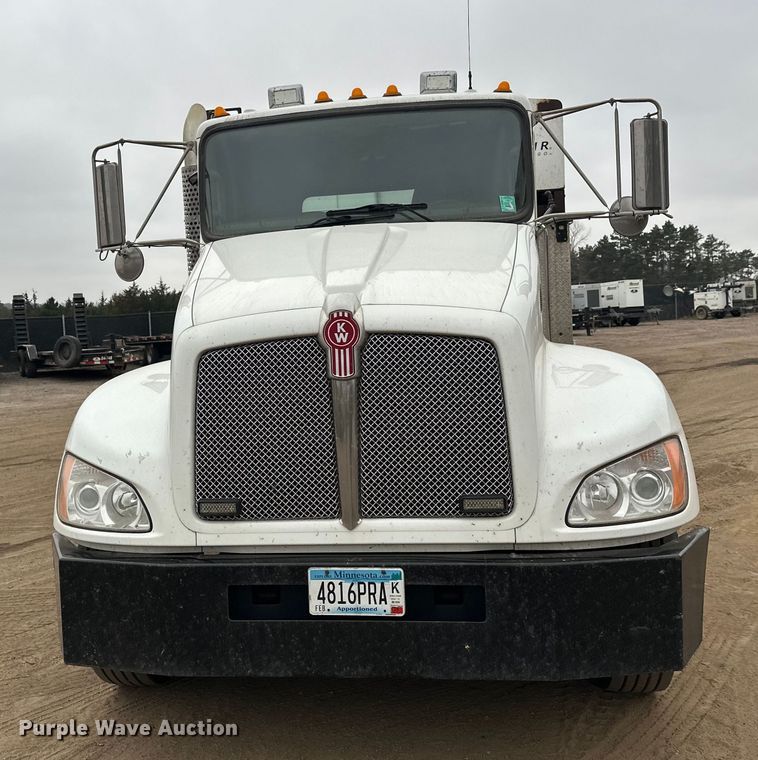 image for item DT6445 2019 Kenworth T370 utility / service truck