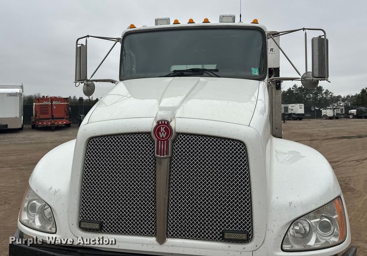 image for item DT6445 2019 Kenworth T370 utility / service truck