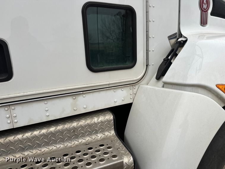 image for item DT6445 2019 Kenworth T370 utility / service truck