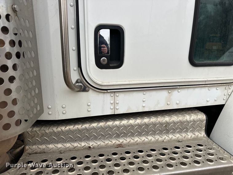 image for item DT6445 2019 Kenworth T370 utility / service truck