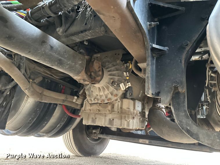 image for item DT6445 2019 Kenworth T370 utility / service truck