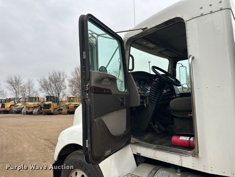 image for item DT6445 2019 Kenworth T370 utility / service truck