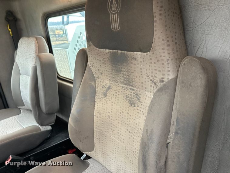 image for item DT6445 2019 Kenworth T370 utility / service truck