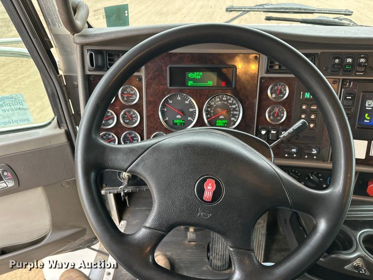 image for item DT6445 2019 Kenworth T370 utility / service truck