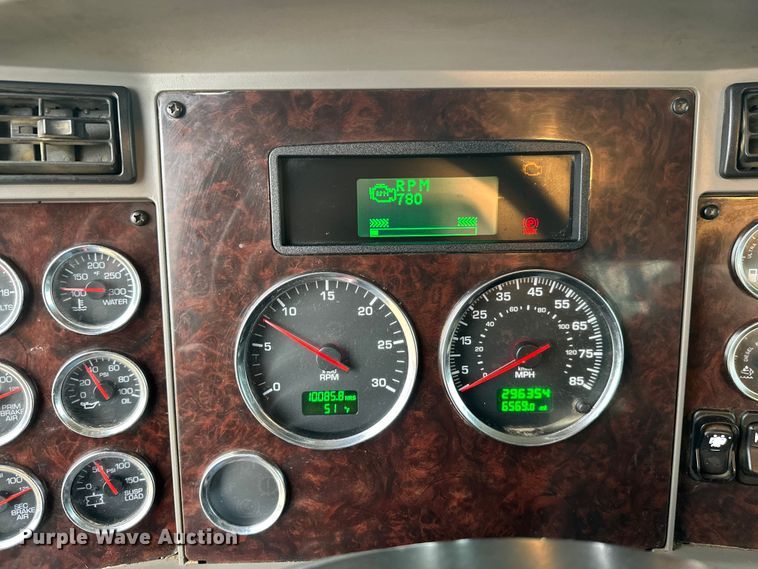 image for item DT6445 2019 Kenworth T370 utility / service truck