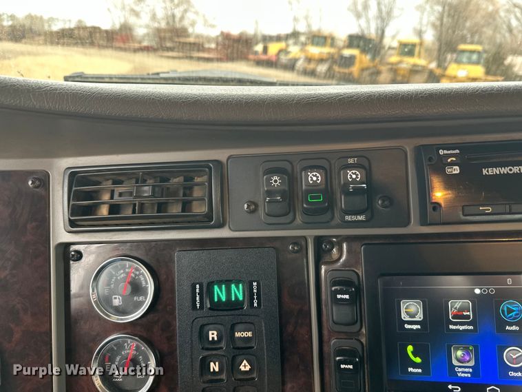 image for item DT6445 2019 Kenworth T370 utility / service truck