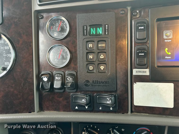 image for item DT6445 2019 Kenworth T370 utility / service truck