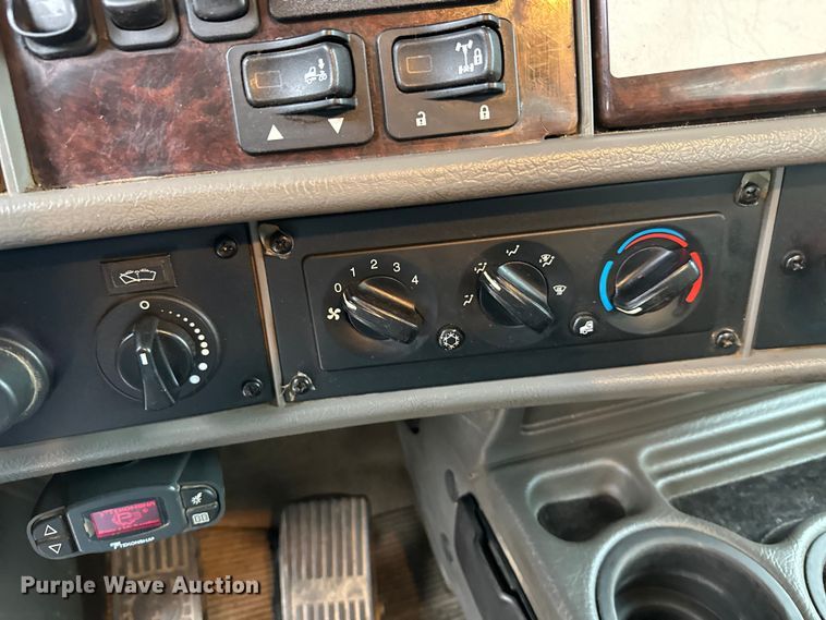 image for item DT6445 2019 Kenworth T370 utility / service truck