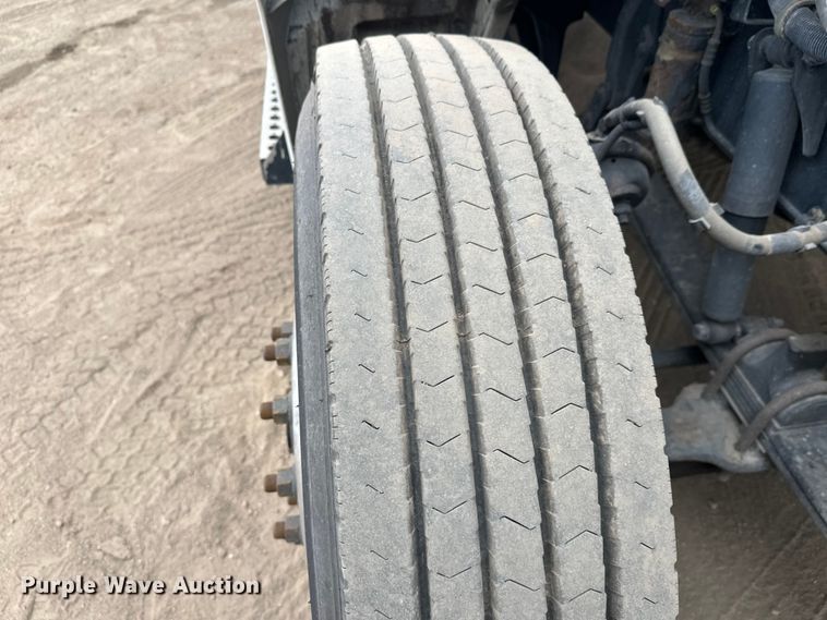 image for item DT6445 2019 Kenworth T370 utility / service truck