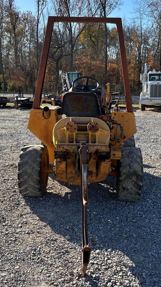 image for item DU1420 1994 Case 460 cable plow