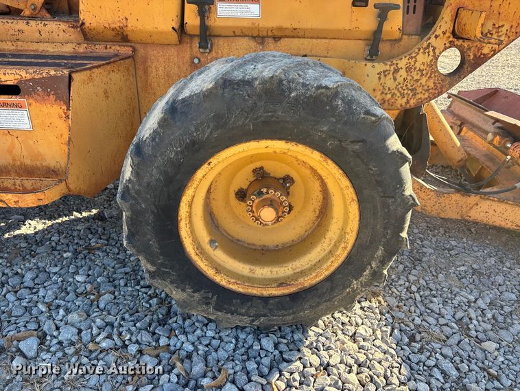 image for item DU1420 1994 Case 460 cable plow