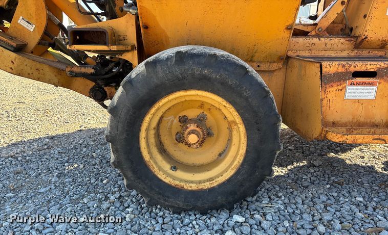 image for item DU1420 1994 Case 460 cable plow