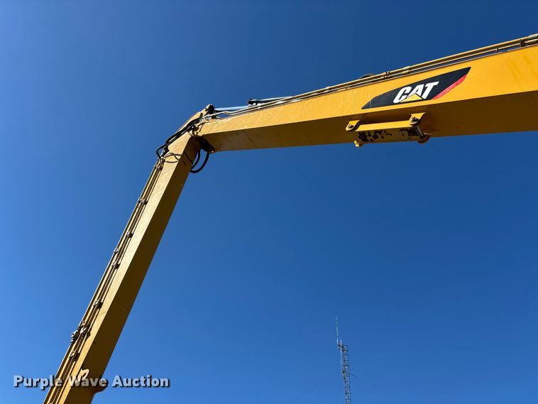 image for item DU1437 2018 Caterpillar 326F L long reach excavator