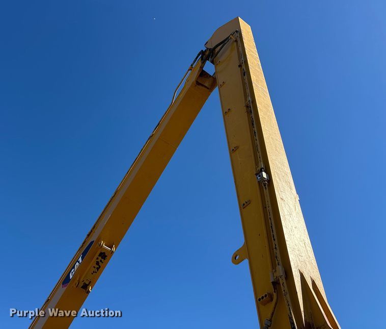 image for item DU1437 2018 Caterpillar 326F L long reach excavator