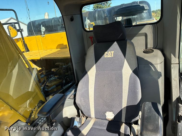 image for item DU1437 2018 Caterpillar 326F L long reach excavator