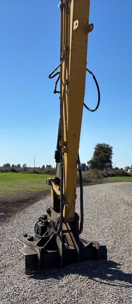 image for item DU1438 2018 Caterpillar 326F L long reach excavator