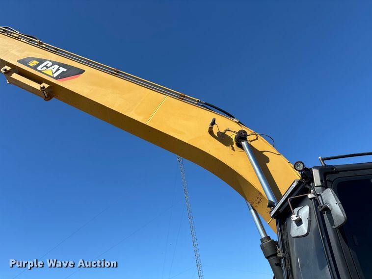 image for item DU1439 2013 Caterpillar 324E L long reach excavator