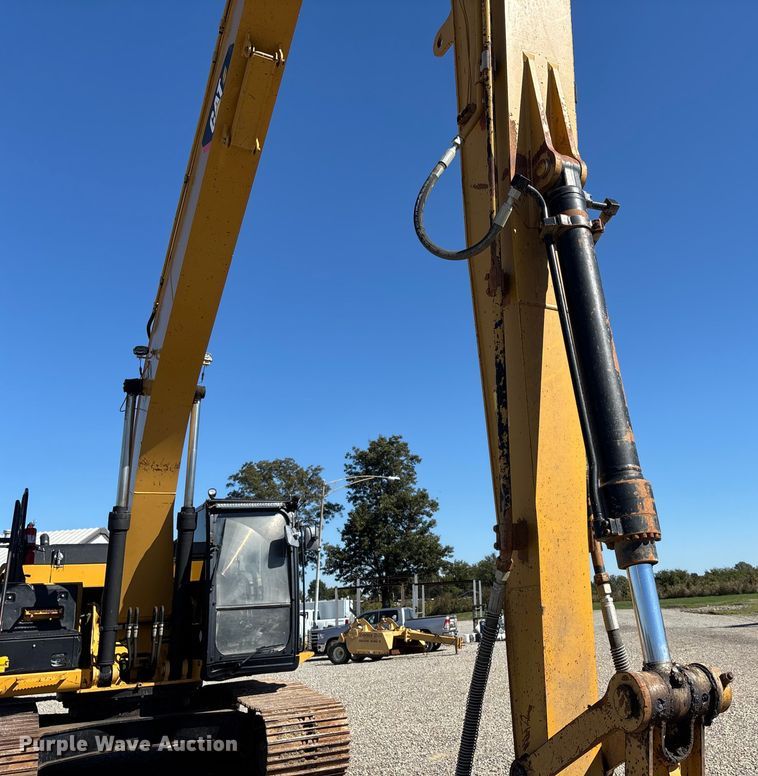 image for item DU1439 2013 Caterpillar 324E L long reach excavator