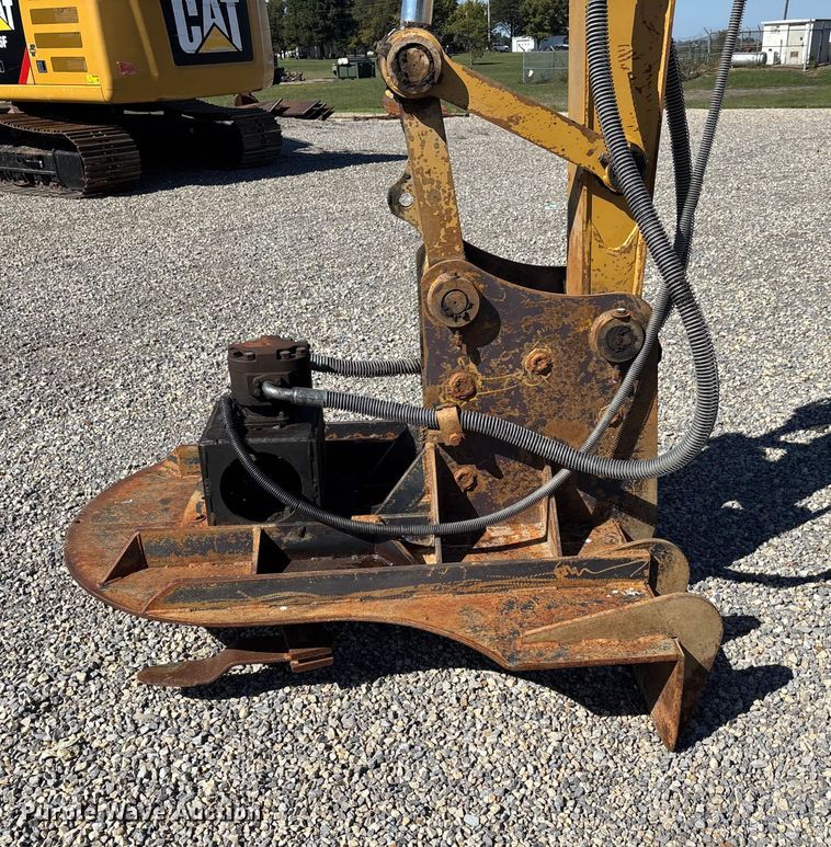 image for item DU1439 2013 Caterpillar 324E L long reach excavator