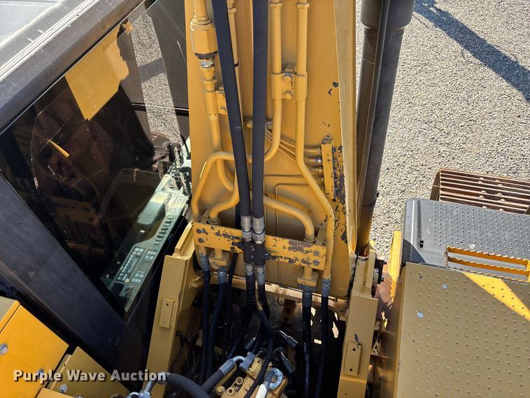 image for item DU1439 2013 Caterpillar 324E L long reach excavator