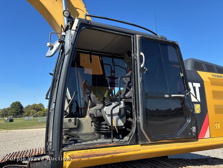 image for item DU1439 2013 Caterpillar 324E L long reach excavator