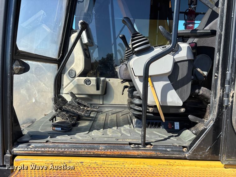 image for item DU1439 2013 Caterpillar 324E L long reach excavator