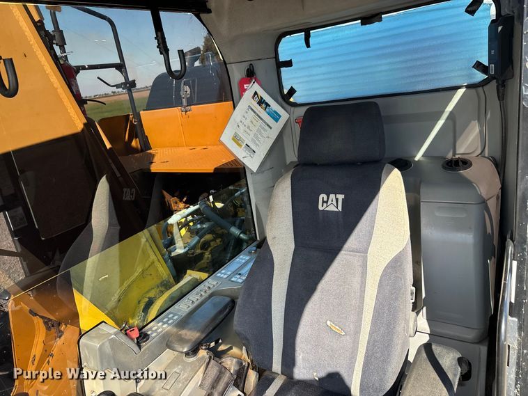 image for item DU1439 2013 Caterpillar 324E L long reach excavator