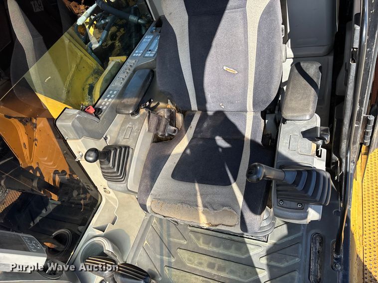 image for item DU1439 2013 Caterpillar 324E L long reach excavator