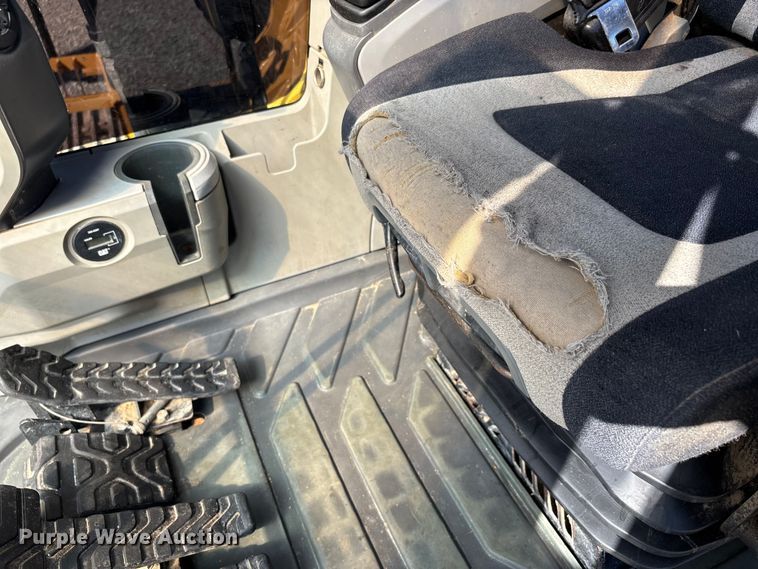 image for item DU1439 2013 Caterpillar 324E L long reach excavator