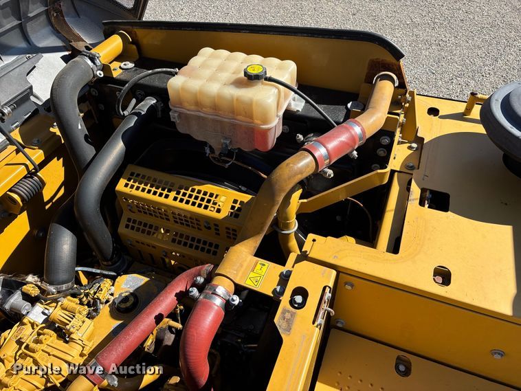 image for item DU1439 2013 Caterpillar 324E L long reach excavator