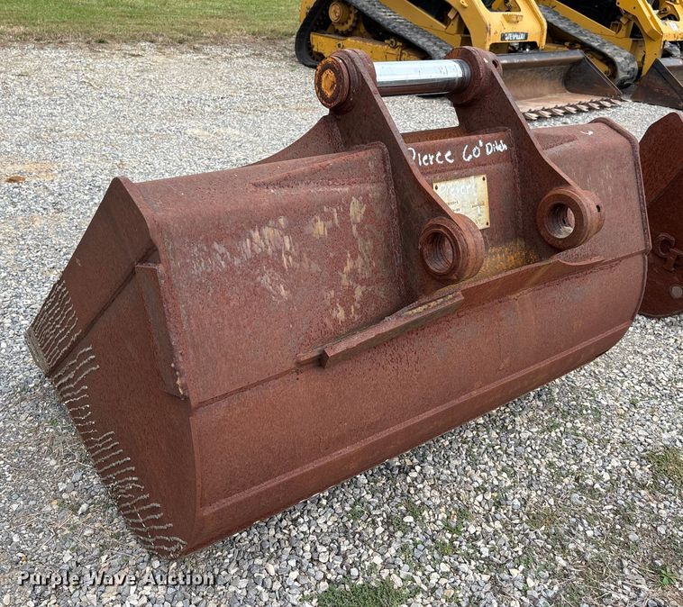 image for item DU1449 Pierce excavator bucket