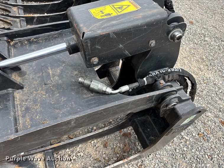 image for item DU1458 skid steer grapple bucket
