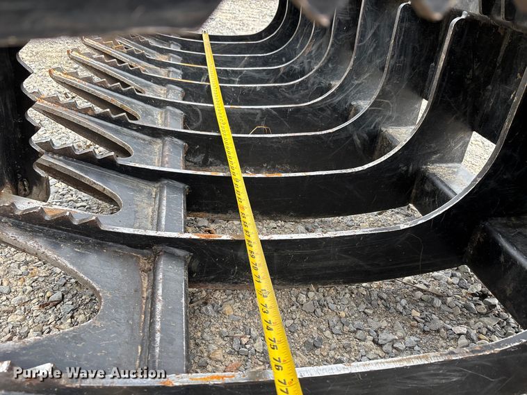 image for item DU1458 skid steer grapple bucket