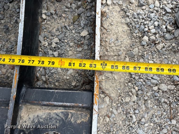 image for item DU1458 skid steer grapple bucket